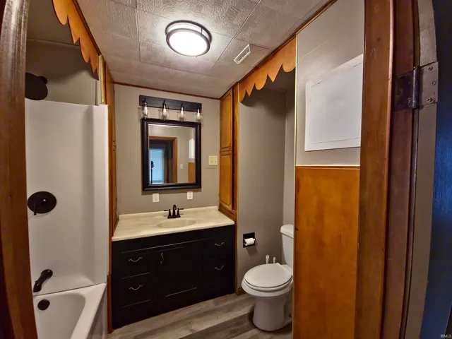 $1,000 | 108 South Oak Street, Loogootee, IN 47553