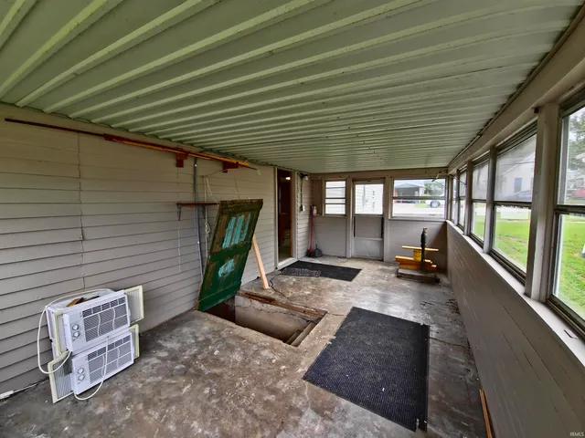 $1,000 | 108 South Oak Street, Loogootee, IN 47553