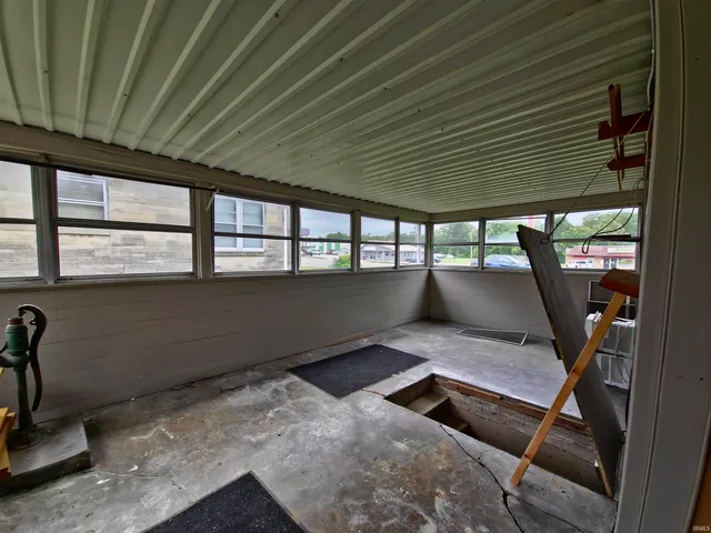 $1,000 | 108 South Oak Street, Loogootee, IN 47553