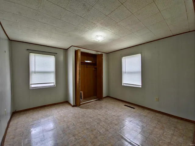 $1,000 | 108 South Oak Street, Loogootee, IN 47553