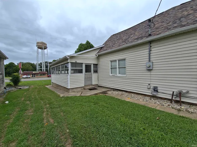 $1,000 | 108 South Oak Street, Loogootee, IN 47553