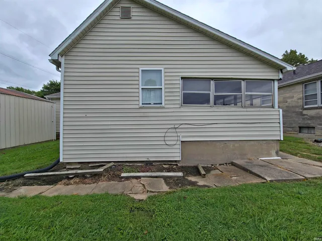 $1,000 | 108 South Oak Street, Loogootee, IN 47553