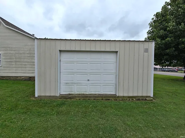 $1,000 | 108 South Oak Street, Loogootee, IN 47553