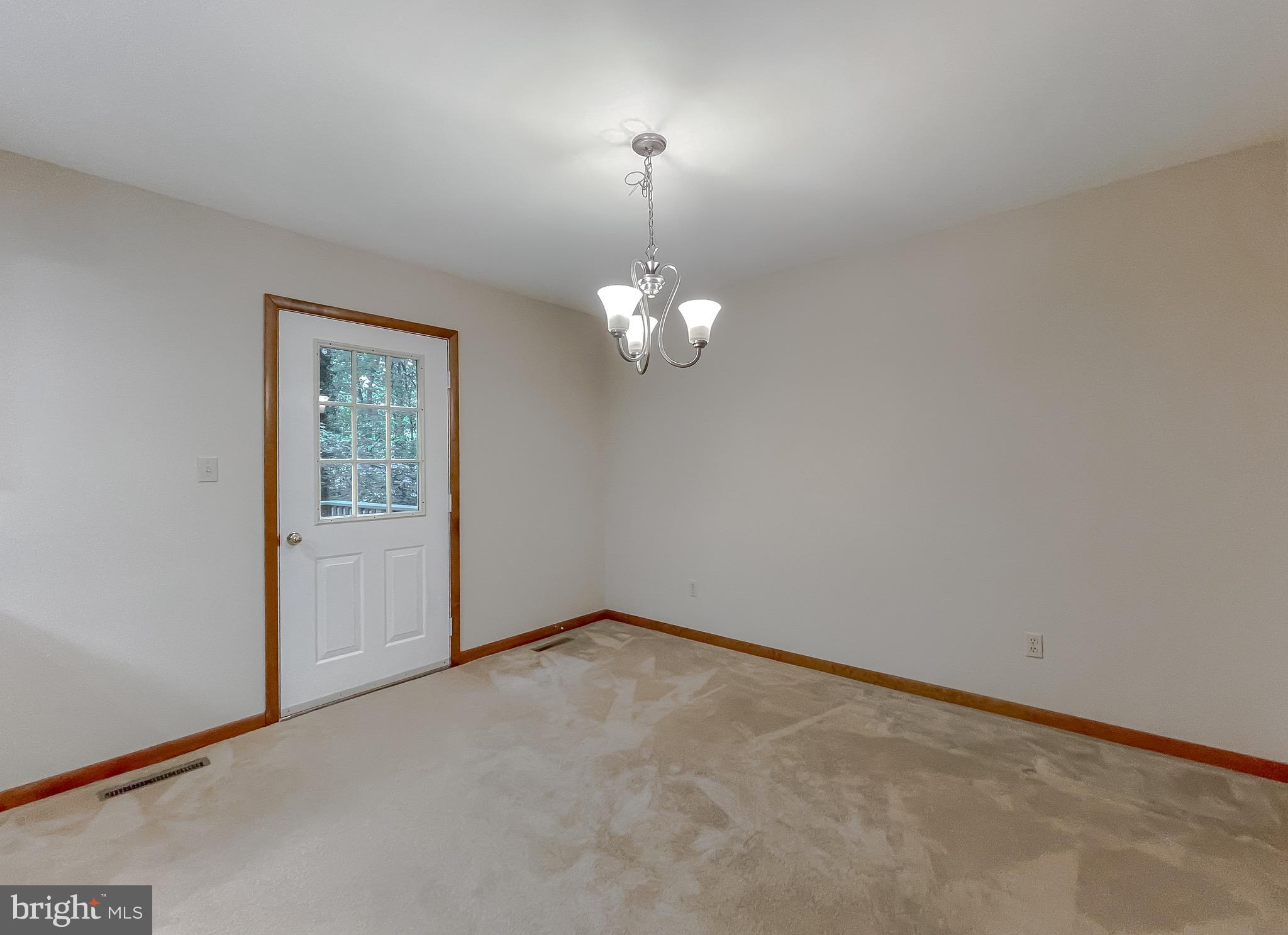 14814 Point Lookout Road St. Inigoes, MD 20684 - Photo 16 of 59 Dining area