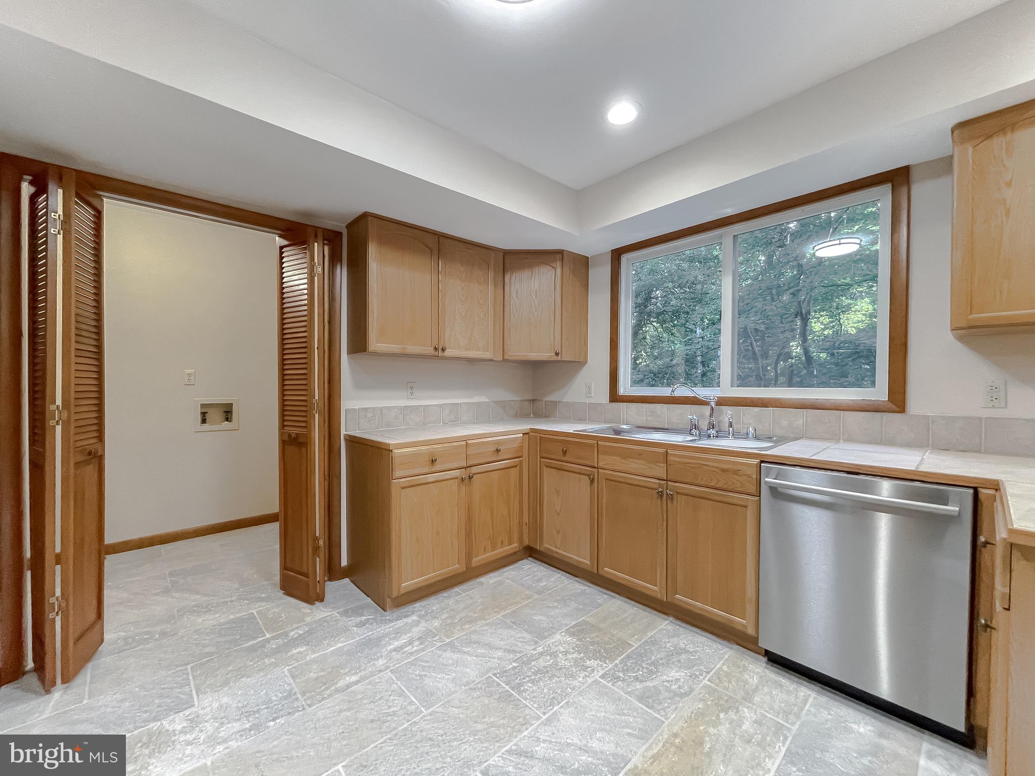 14814 Point Lookout Road St. Inigoes, MD 20684 - Photo 4 of 59 Kitchen