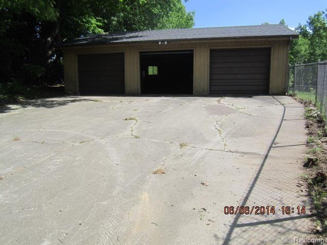 4265 Stanley Road Columbiaville, MI 48421 - Photo 12 of 23 4265_Stanley_3_car_garage.jpg