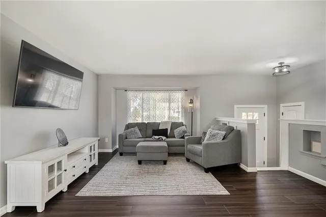 $260,000 | 2804 Northwest Kingsridge Drive, Blue Springs, MO 64015