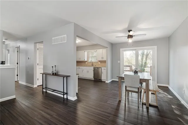 $260,000 | 2804 Northwest Kingsridge Drive, Blue Springs, MO 64015