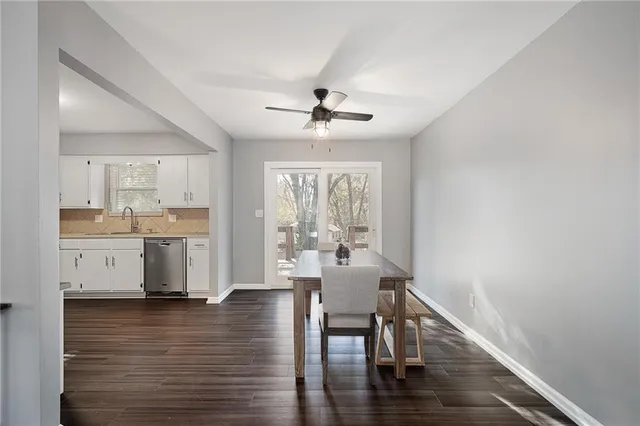 $260,000 | 2804 Northwest Kingsridge Drive, Blue Springs, MO 64015