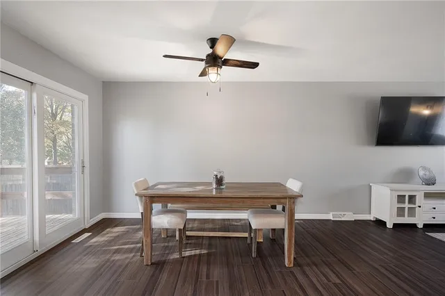 $260,000 | 2804 Northwest Kingsridge Drive, Blue Springs, MO 64015