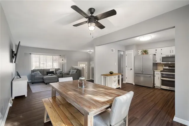 $260,000 | 2804 Northwest Kingsridge Drive, Blue Springs, MO 64015