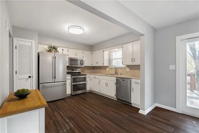 $260,000 | 2804 Northwest Kingsridge Drive, Blue Springs, MO 64015