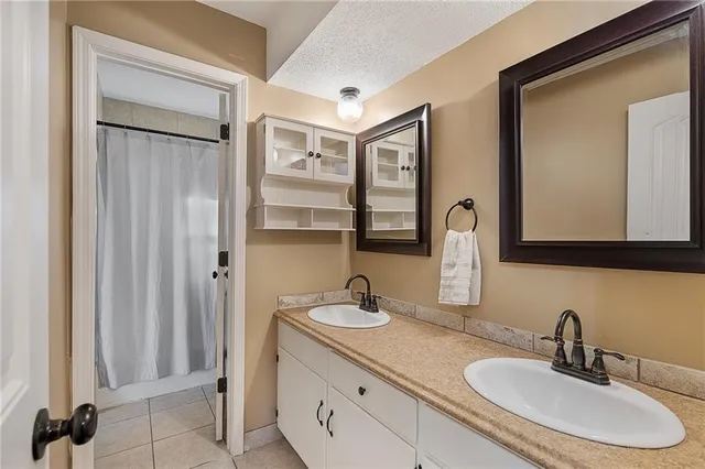 $260,000 | 2804 Northwest Kingsridge Drive, Blue Springs, MO 64015