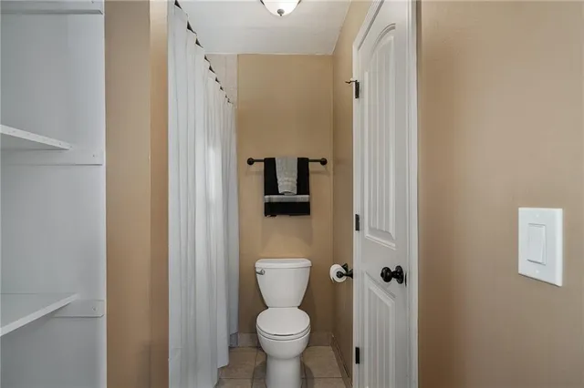 $260,000 | 2804 Northwest Kingsridge Drive, Blue Springs, MO 64015