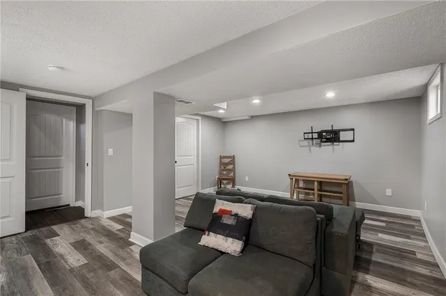 $260,000 | 2804 Northwest Kingsridge Drive, Blue Springs, MO 64015