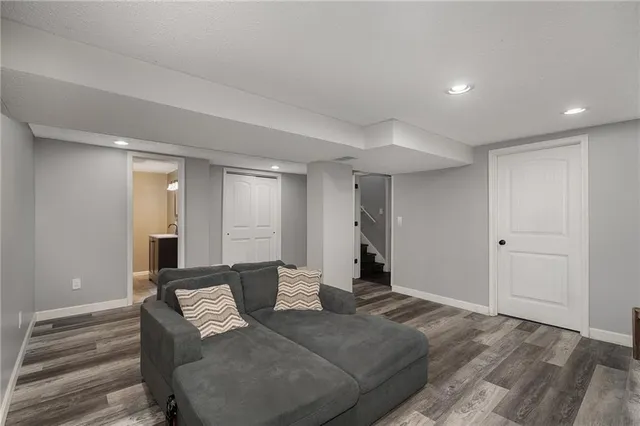 $260,000 | 2804 Northwest Kingsridge Drive, Blue Springs, MO 64015