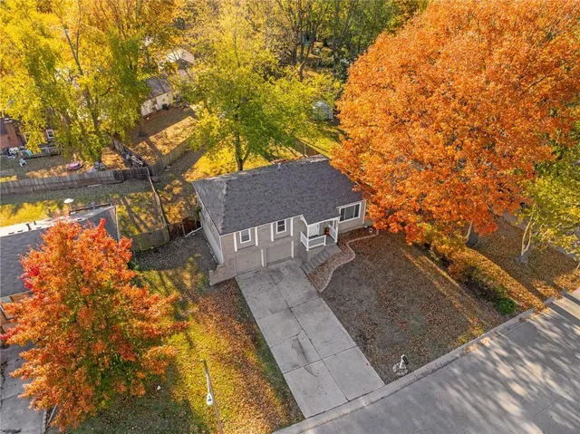 $260,000 | 2804 Northwest Kingsridge Drive, Blue Springs, MO 64015