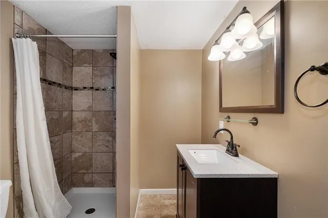 $260,000 | 2804 Northwest Kingsridge Drive, Blue Springs, MO 64015