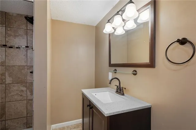 $260,000 | 2804 Northwest Kingsridge Drive, Blue Springs, MO 64015