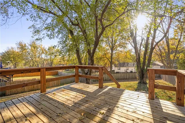 $260,000 | 2804 Northwest Kingsridge Drive, Blue Springs, MO 64015