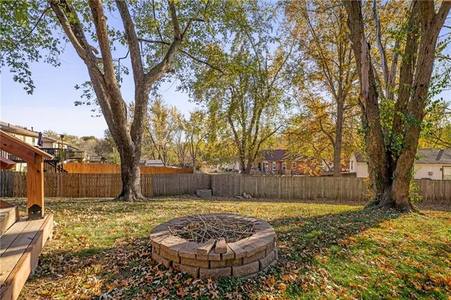 $260,000 | 2804 Northwest Kingsridge Drive, Blue Springs, MO 64015