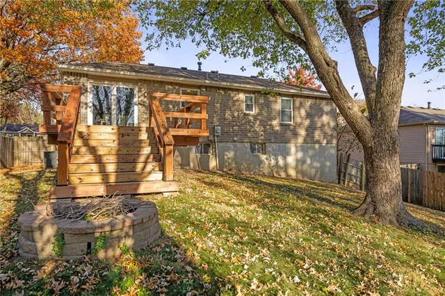 $260,000 | 2804 Northwest Kingsridge Drive, Blue Springs, MO 64015