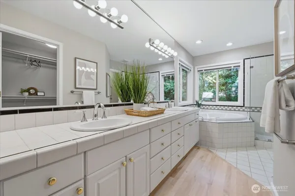 $1,189,000 | 879-881 Kamus Way, Fox Island, WA 98333