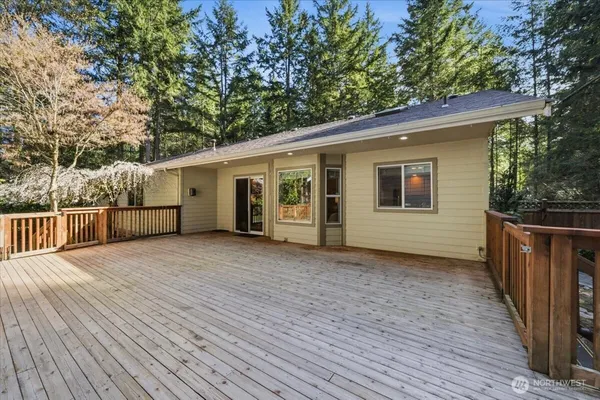 $1,189,000 | 879-881 Kamus Way, Fox Island, WA 98333