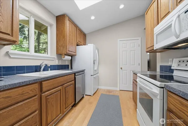 $1,189,000 | 879-881 Kamus Way, Fox Island, WA 98333