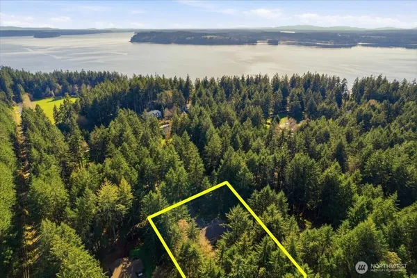 $1,189,000 | 879-881 Kamus Way, Fox Island, WA 98333