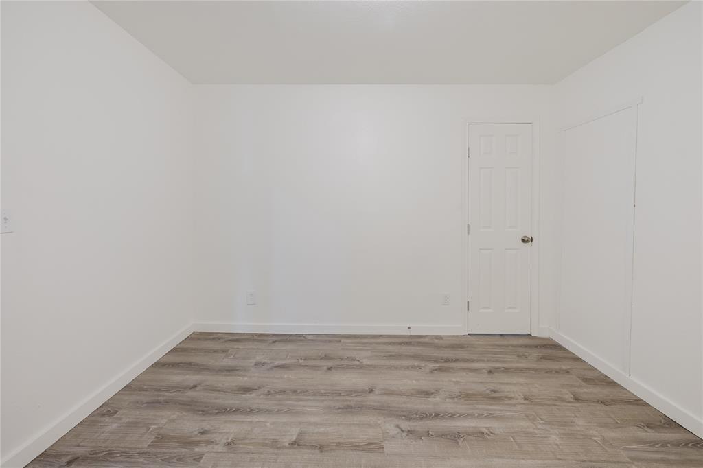 524 West Roberts Street Gorman, TX 76454 - Photo 21 of 35 a view of a room