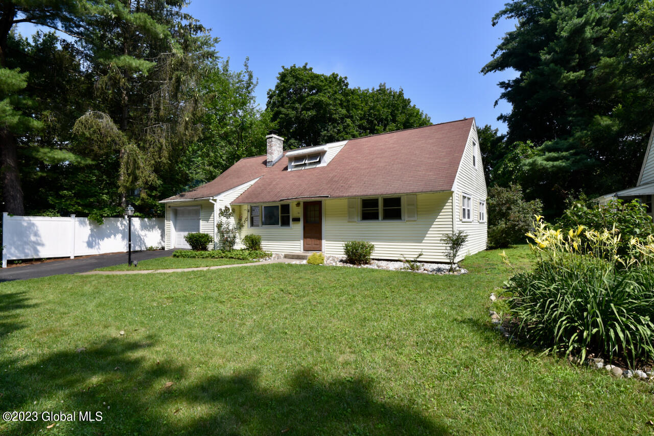 13 Southgate Road Colonie, NY 12211 - Photo 2 of 21 1