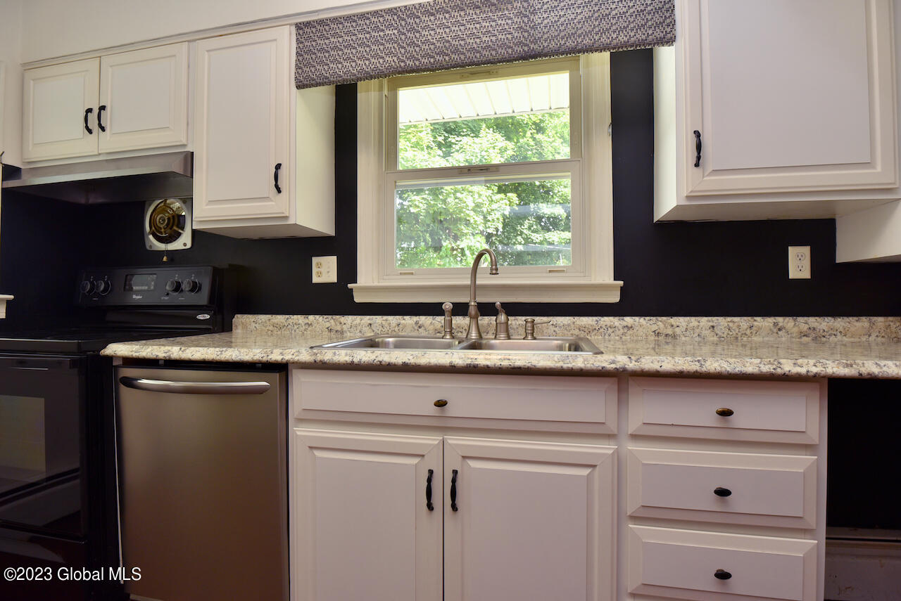 13 Southgate Road Colonie, NY 12211 - Photo 8 of 21 20