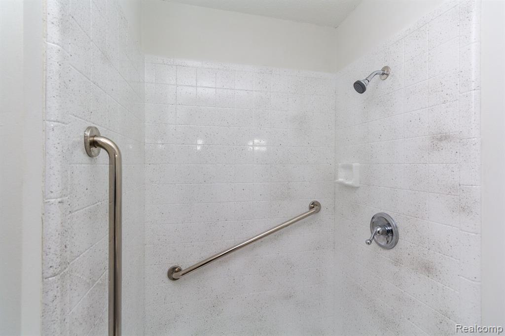 5273 Highland Road Waterford, MI 48327 - Photo 13 of 19 Gallery Image 13