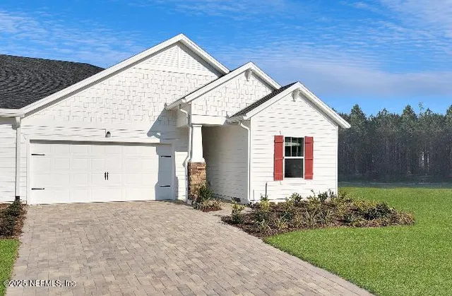 a view of a house with backyard and garden