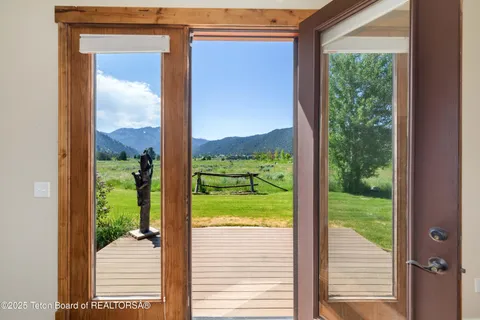 $617,000 | 30 C Blue Wing Lane, Alpine, WY 83128