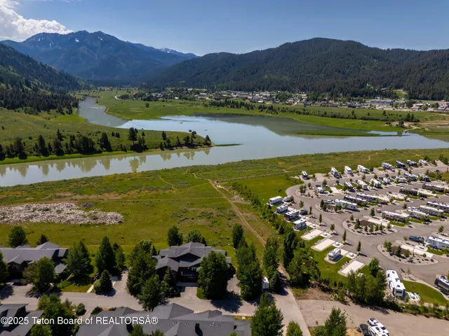 $617,000 | 30 C Blue Wing Lane, Alpine, WY 83128