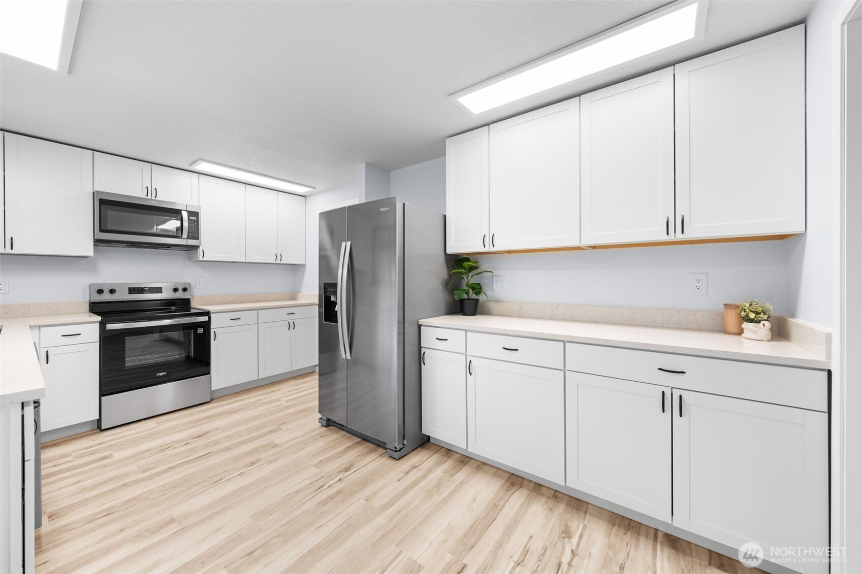 32317 2nd Avenue Southwest Federal Way, WA 98023 - Photo 3 of 38