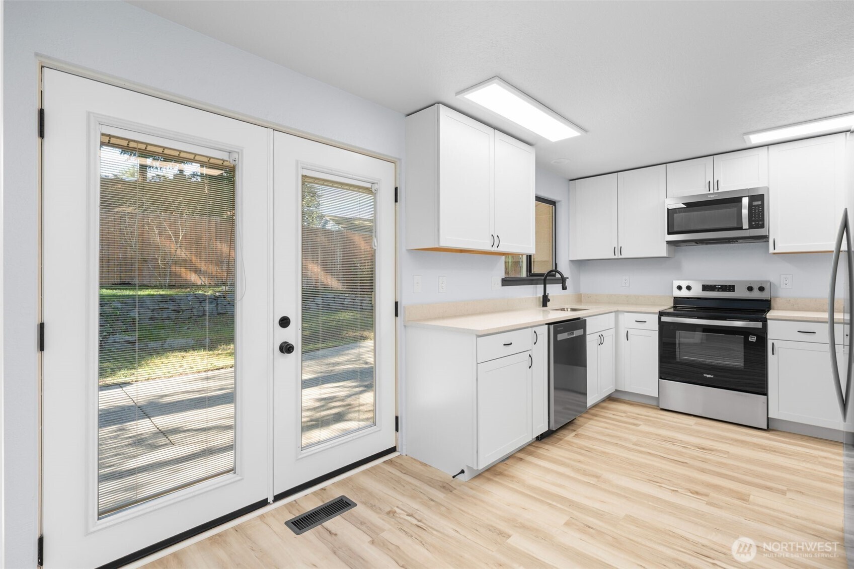 32317 2nd Avenue Southwest Federal Way, WA 98023 - Photo 4 of 38