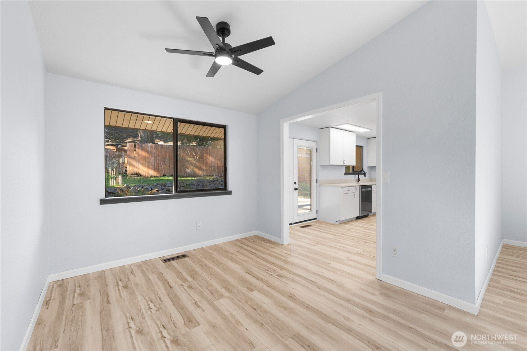 32317 2nd Avenue Southwest Federal Way, WA 98023 - Photo 6 of 38