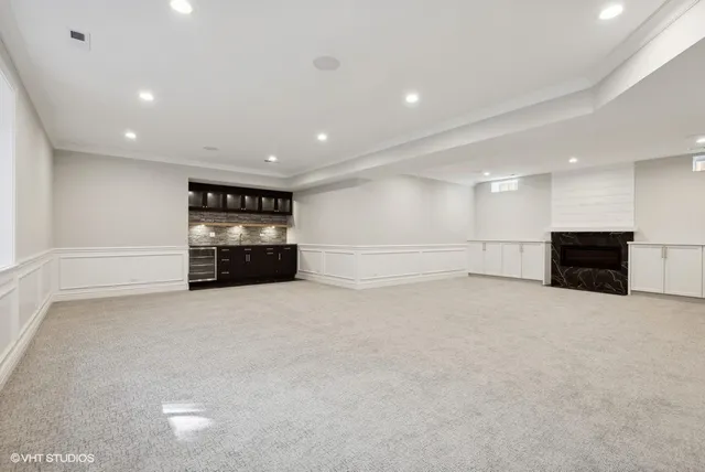 a view of empty room with kitchen