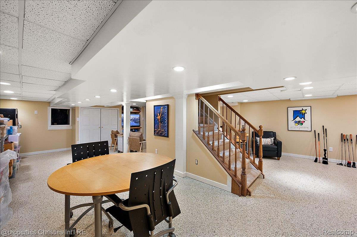 135 Clifton Road Bloomfield Hills, MI 48301 - Photo 63 of 77 89-135 S Clifton Rd-98.jpg