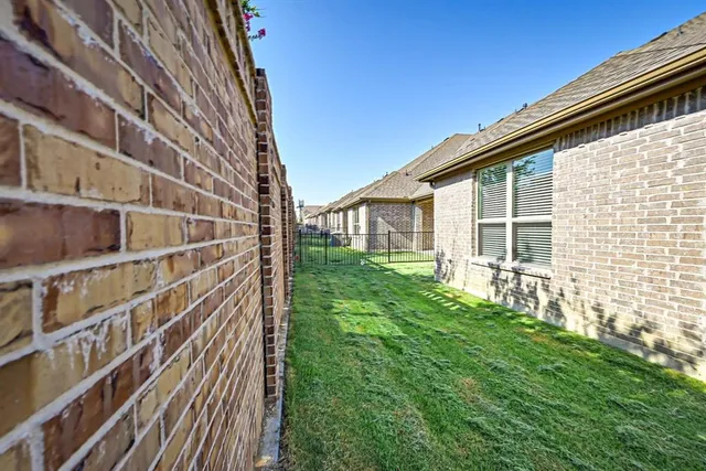 a view of house with backyard