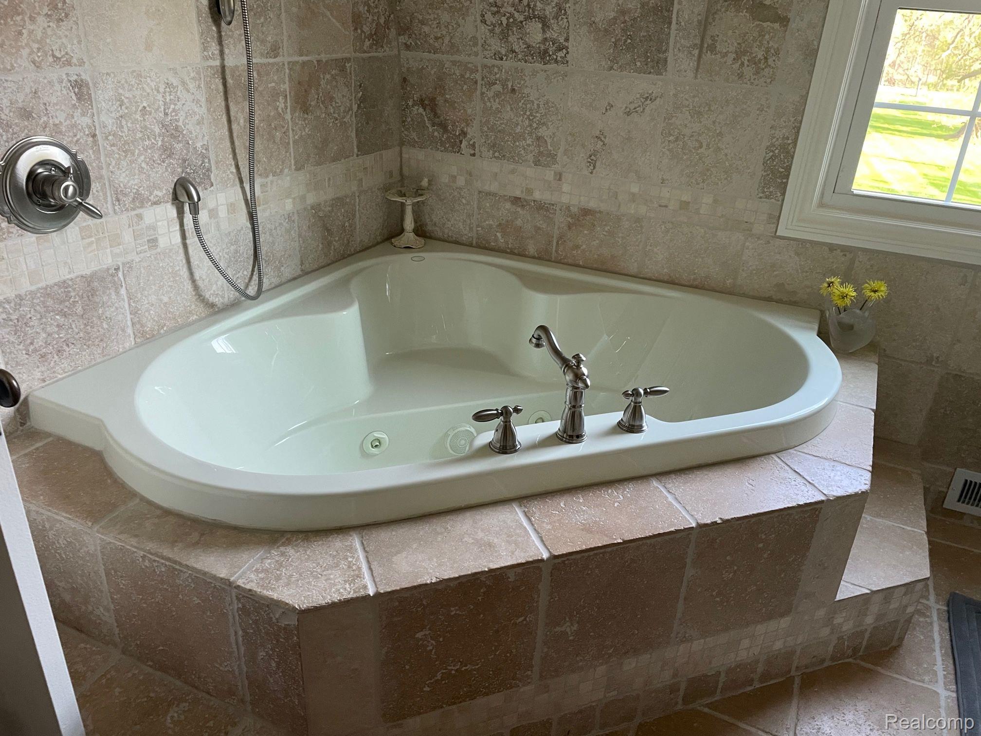 1880 Granger Road Oxford, MI 48371 - Photo 20 of 25 MASTER BATH