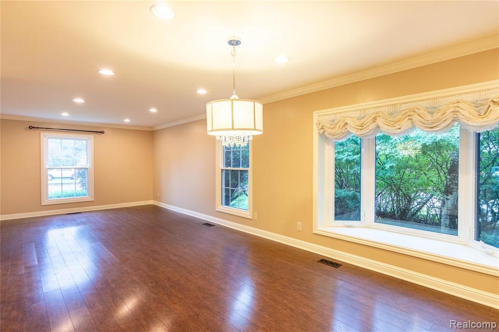 33414 Old Timber Road Farmington, MI 48331 - Photo 12 of 36