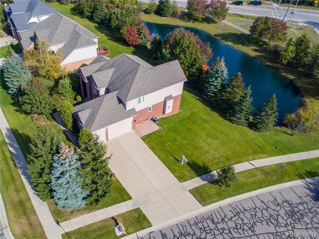 6602 Chatham Circle Rochester, MI 48306 - Photo 4 of 58 chatham-6.jpg