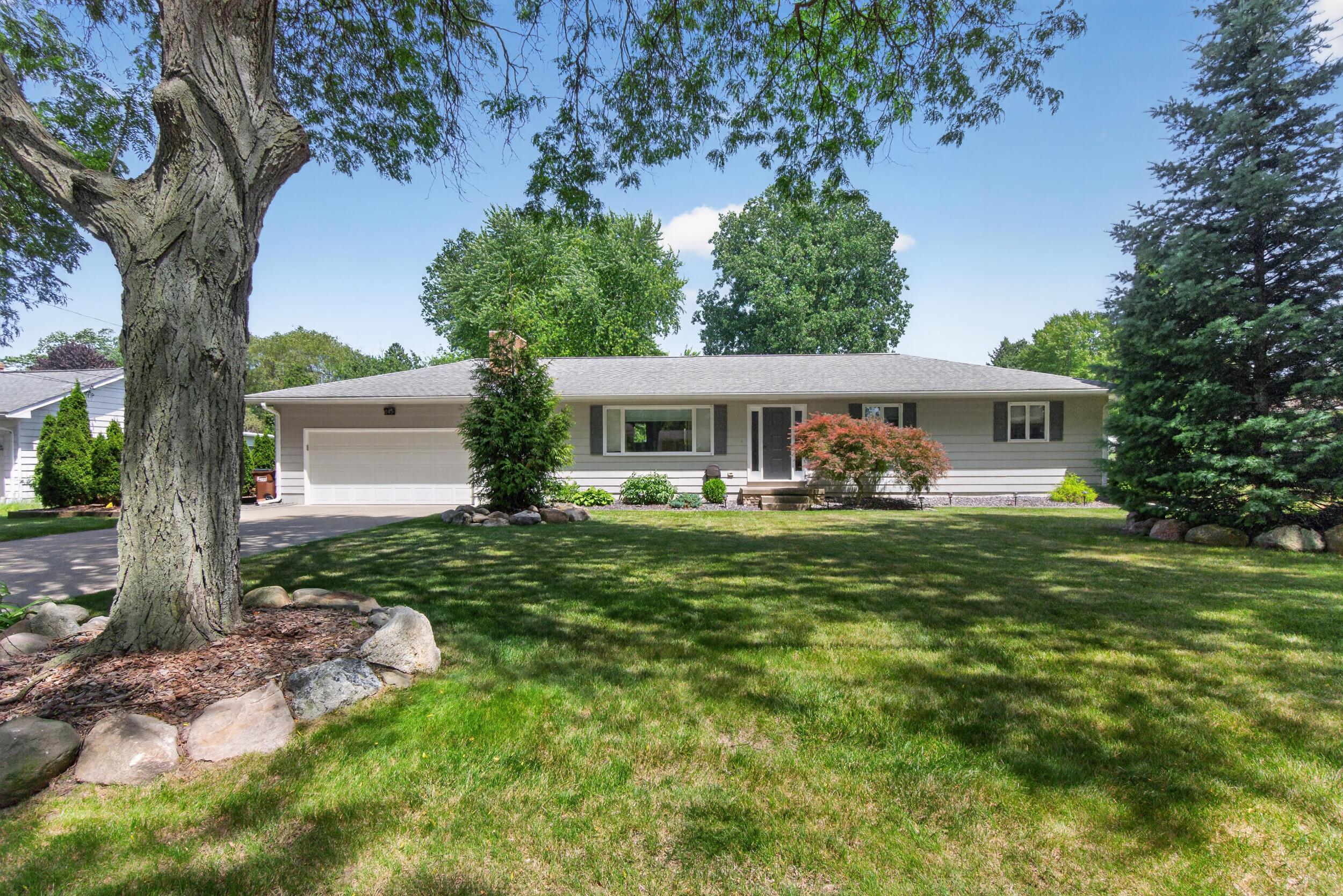 815 Kennedy Street Jackson, MI 49202 - Photo 4 of 54 3_815 kennedy st jackson mi - 0001