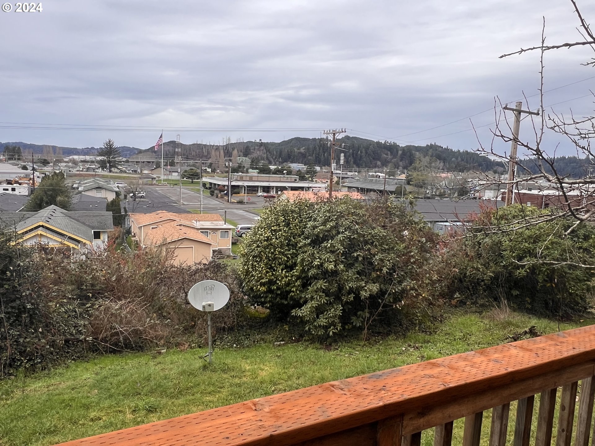 720 Elm Avenue Reedsport, OR 97467 - Photo 3 of 17