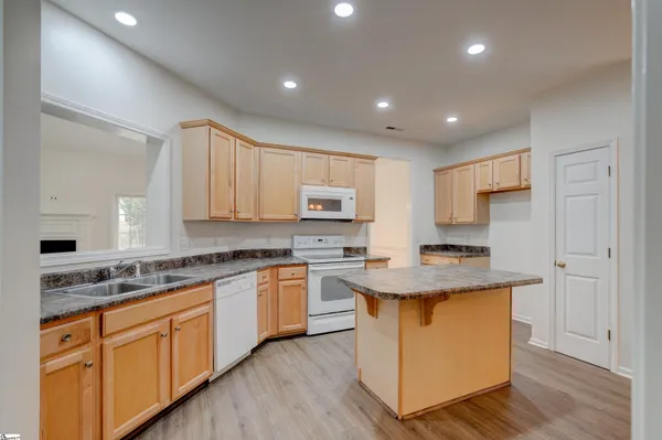 $357,000 | 467 North Sweetwater Hills Drive, Moore, SC 29369