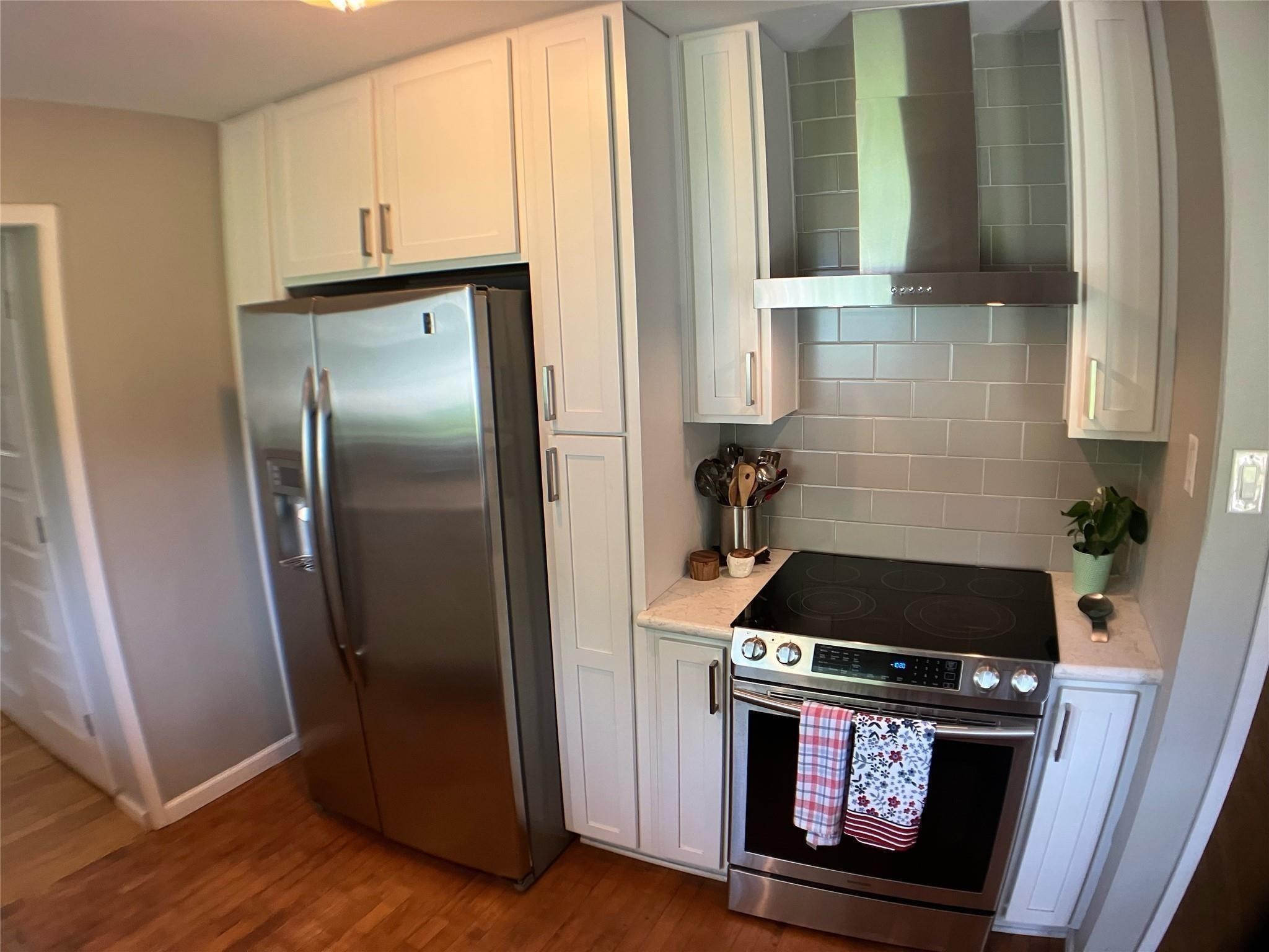 3027 Guese Road Houston, TX 77018 - Photo 3 of 22 Updated kitchen features stainless steel appliances, modern cabinetry, and a clean contemporary design.